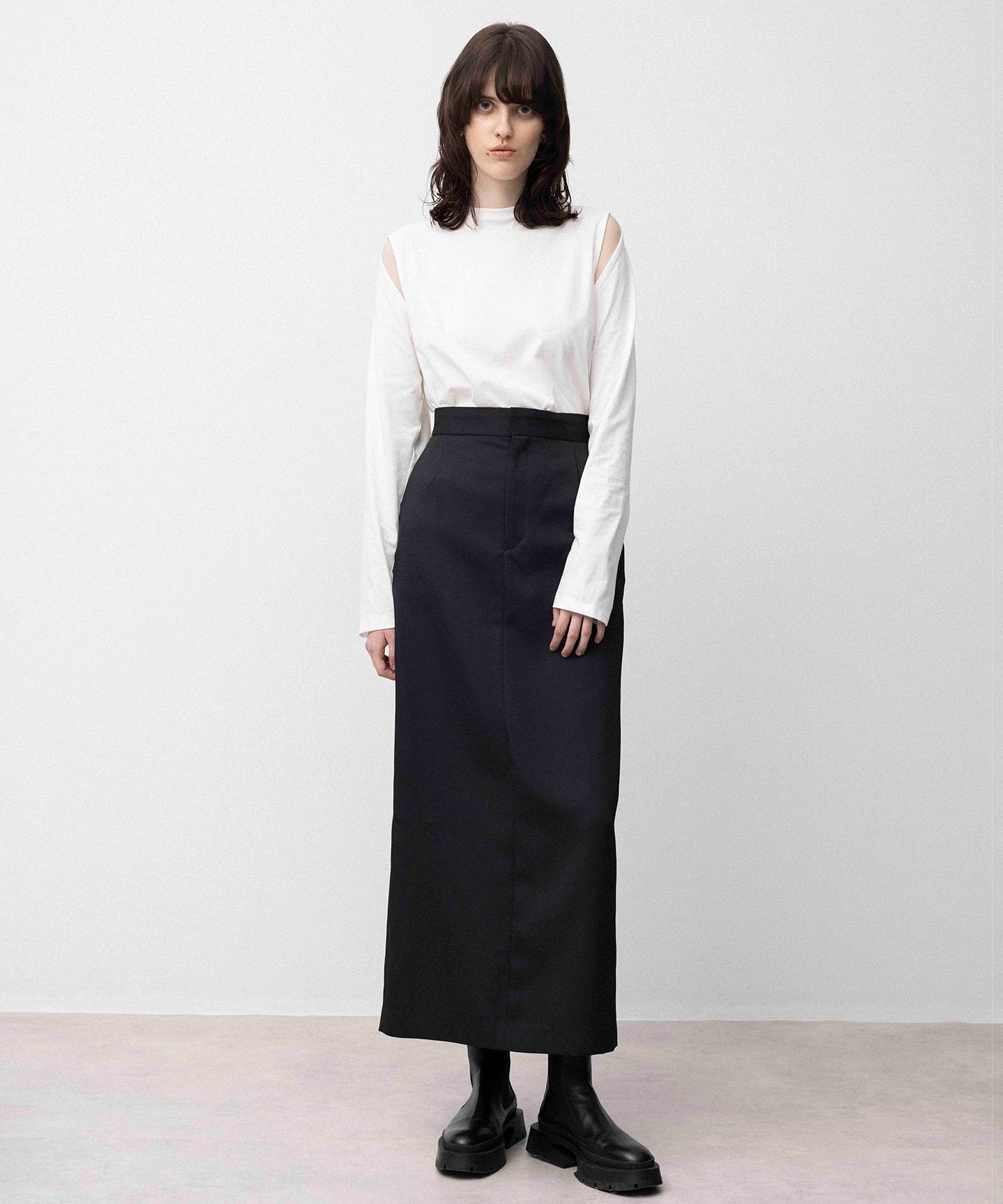 身長177cm B82cm W60cm H88cm