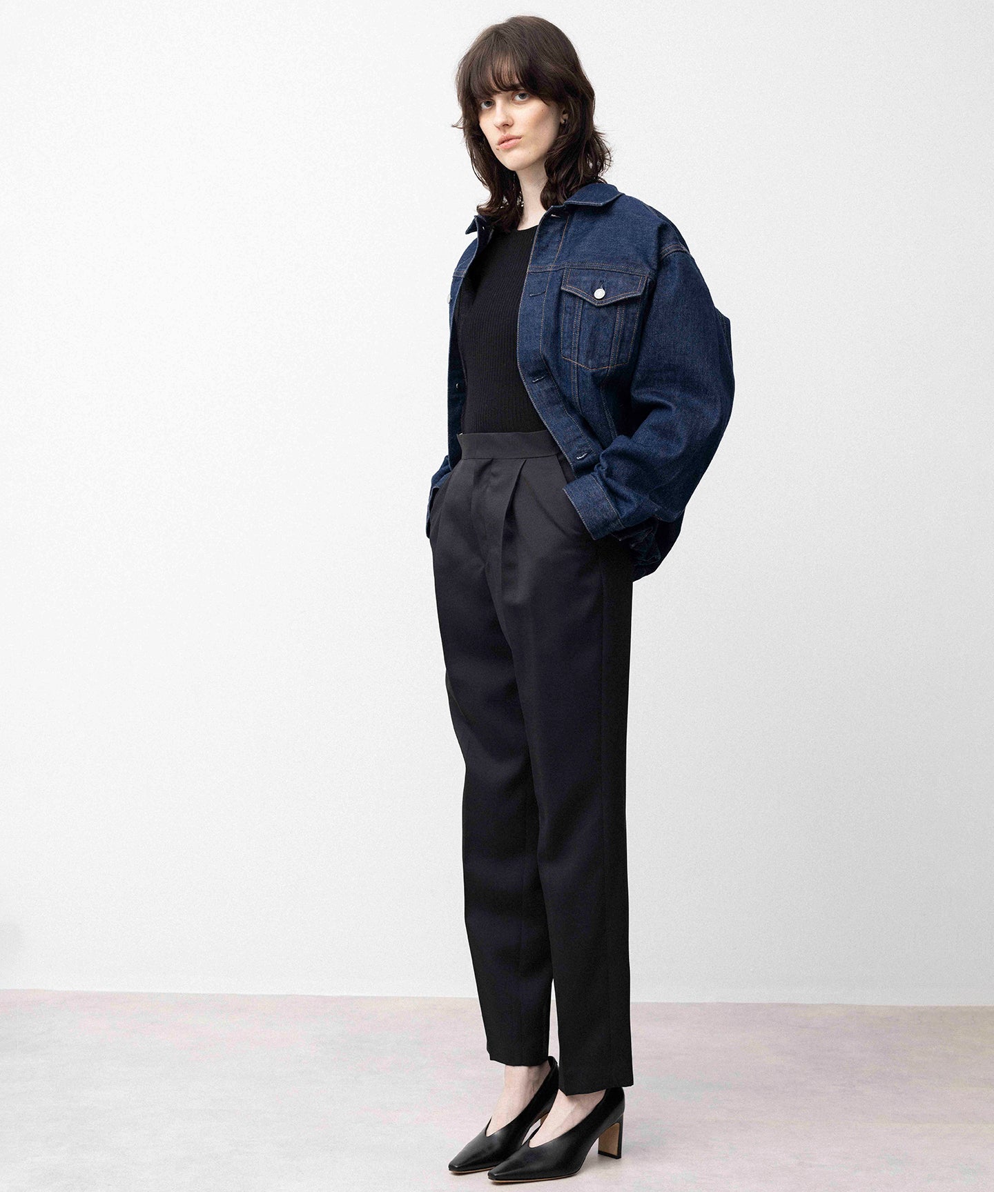 身長177cm B82cm W60cm H88cm