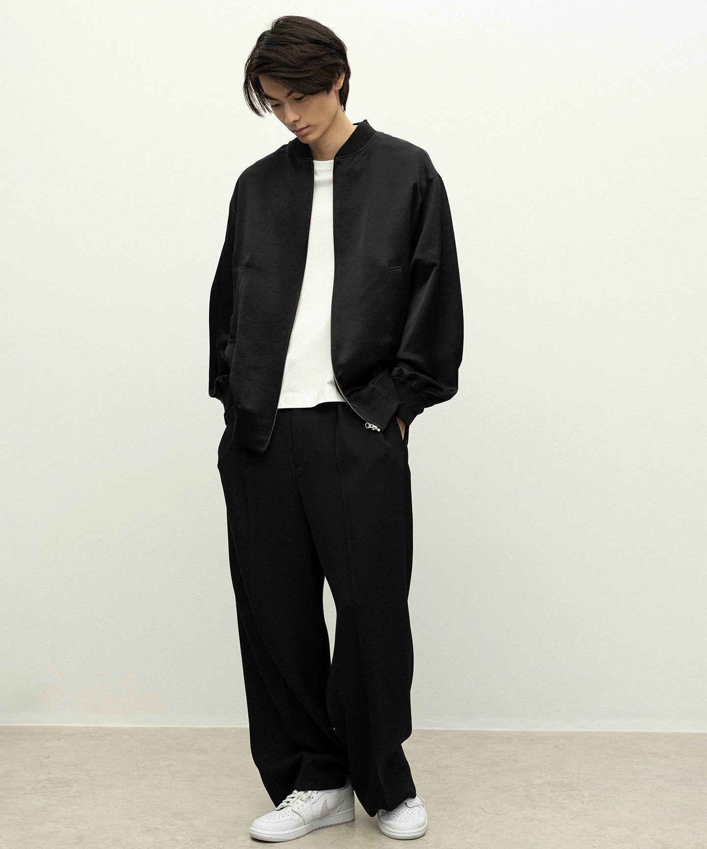 身長185cm B83cm W65cm H91cm